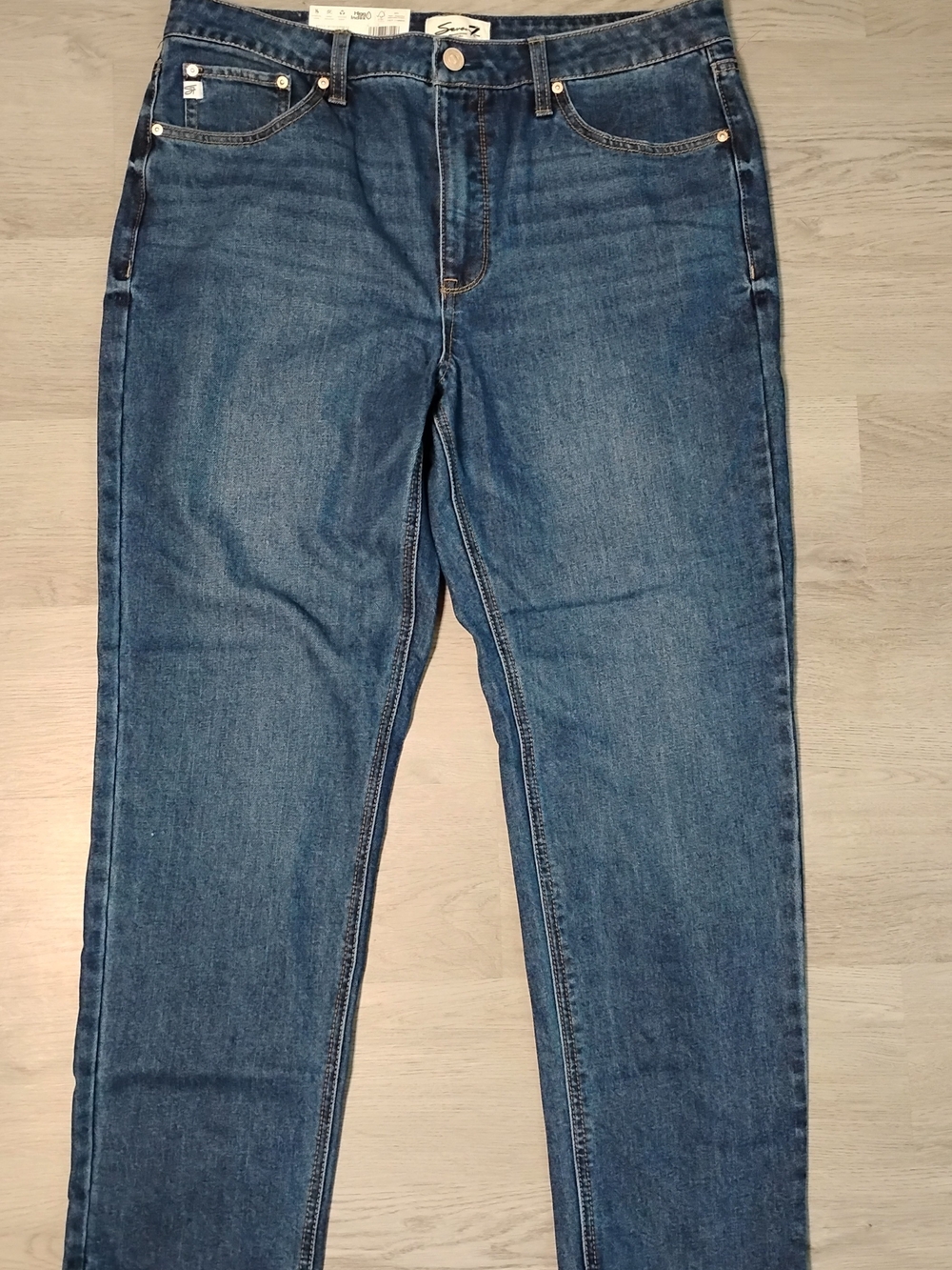 Seven7 Women's Straight Leg Jeans. Size 14. New With Tags Waist- 36 Inches